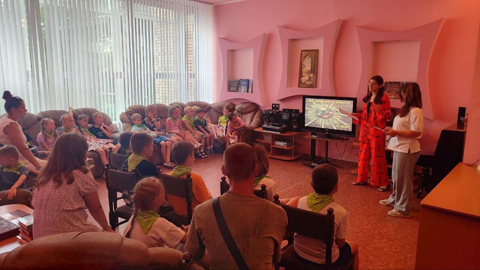 Учреждения культуры Луганска провели мероприятия для воспитанников детского-центра «Детки-конфетки» Учреждения культуры Луганска провели мероприятия для воспитанников детского-центра «Детки-конфетки»