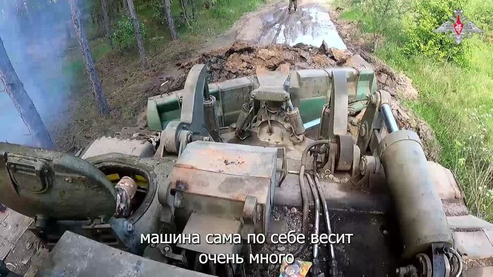 Минобороны России: Военные инженеры обеспечивают транспортную доступность в ЛНР