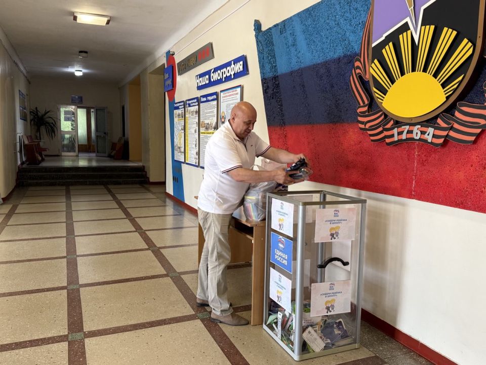 Кировские единороссы присоединились к Всероссийской акции «Собери ребенка в школу» Кировские единороссы присоединились к Всероссийской акции «Собери ребенка в школу»