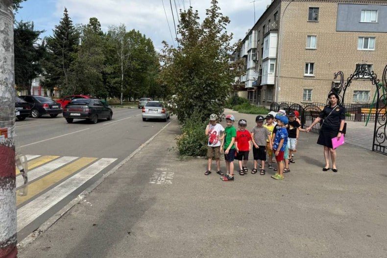 Сотрудники ОГИБДД ОМВД России «Свердловский» посетили воспитанников детского сада Сотрудники ОГИБДД ОМВД России «Свердловский» посетили воспитанников детского сада