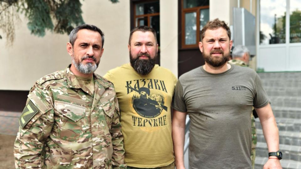 Делегация Всероссийского казачьего общества посетила Станично-Луганский музей донского казачества Делегация Всероссийского казачьего общества посетила Станично-Луганский музей донского казачества