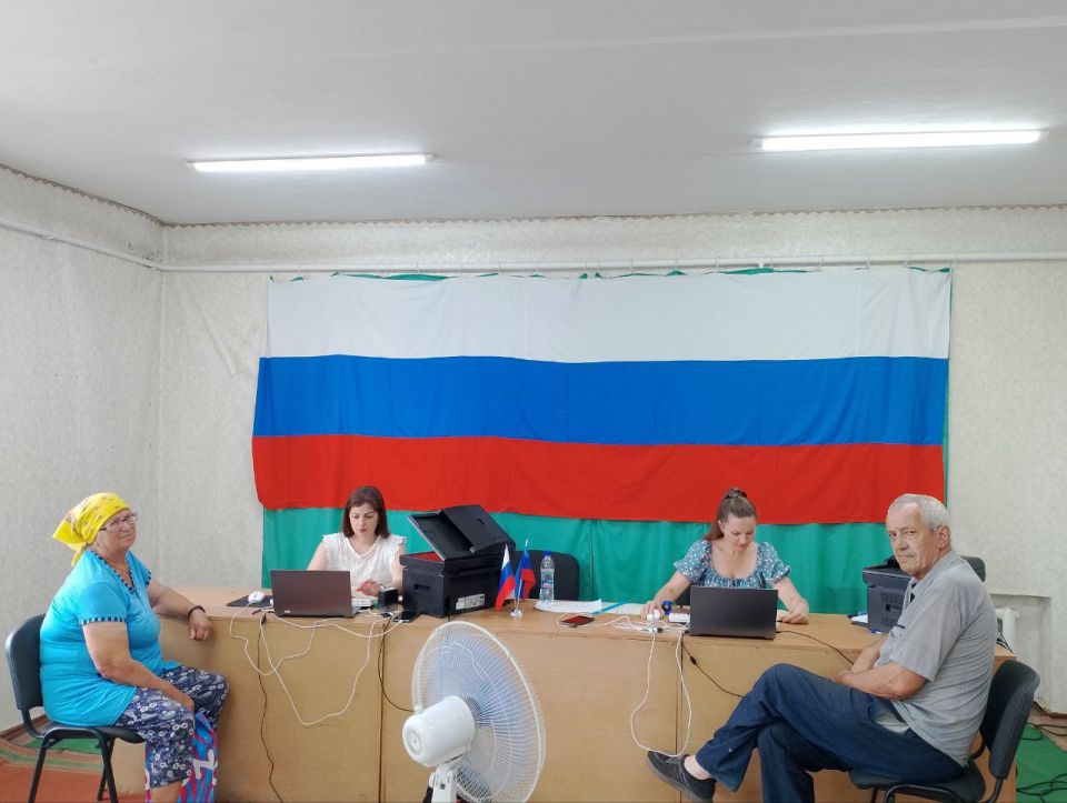 В пгт Есауловка специалисты Антрацитовского отделения МФЦ провели очередной приём граждан В пгт Есауловка специалисты Антрацитовского отделения МФЦ провели очередной приём граждан