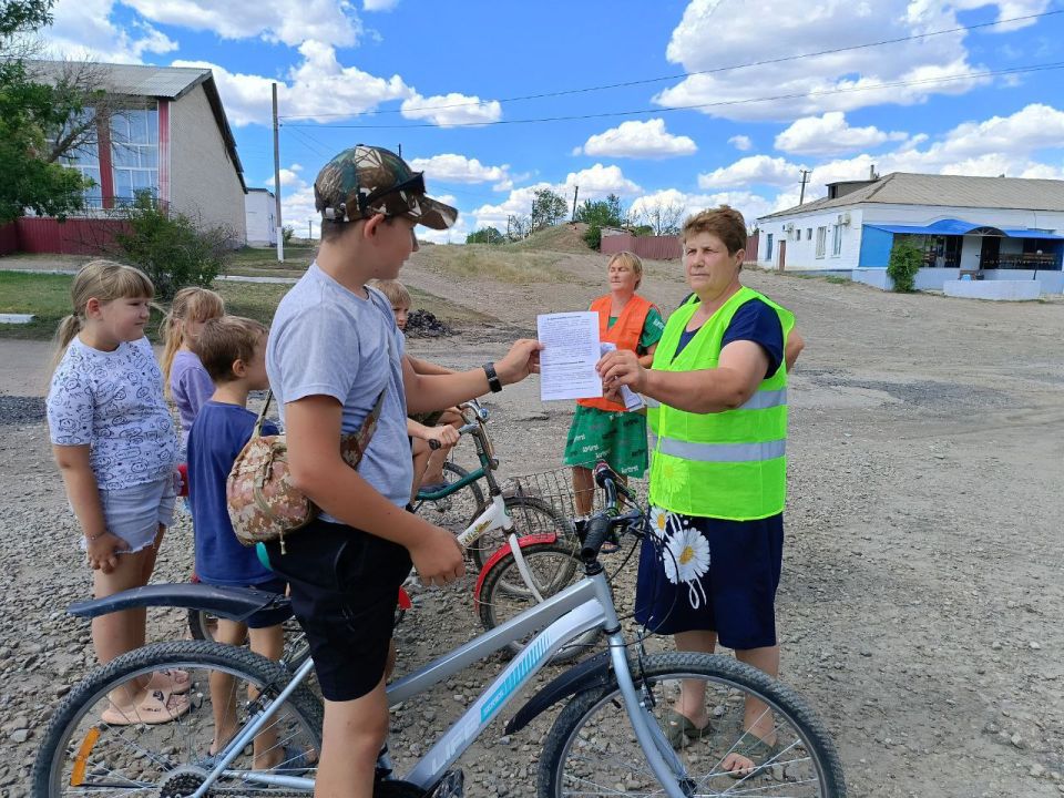 "Родительский патруль" ровеньковских школ активно участвует в контроле соблюдения правил дорожного движения несовершеннолетними "Родительский патруль" ровеньковских школ активно участвует в контроле соблюдения правил дорожного движения несовершеннолетними