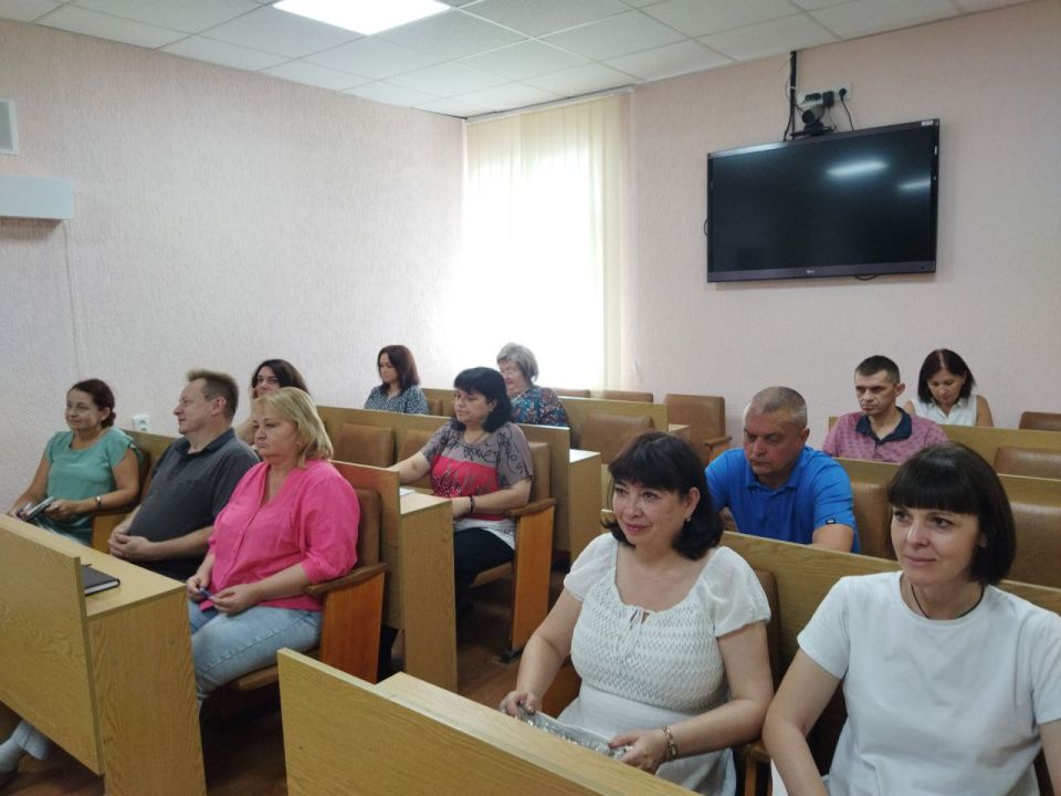 Сегодня под руководством Главы городского округа город Ровеньки Андрея Рубанцова состоялось рабочее совещание с руководителями отделов и управлений Администрации, на котором обсудили ключевые вопросы развития муниципального... Сегодня под руководством Главы городского округа город Ровеньки Андрея Рубанцова состоялось рабочее совещание с руководителями отделов и управлений Администрации, на котором обсудили ключевые вопросы развития муниципального...