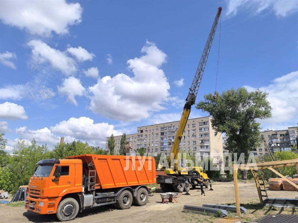 В рамках федерального проекта «Формирование комфортной городской среды» продолжаются восстановительные работы по облагораживанию любимого места отдыха горожан городского сквера по улице Войкова (бывшей шахты имени С. М.... В рамках федерального проекта «Формирование комфортной городской среды» продолжаются восстановительные работы по облагораживанию любимого места отдыха горожан городского сквера по улице Войкова (бывшей шахты имени С. М....