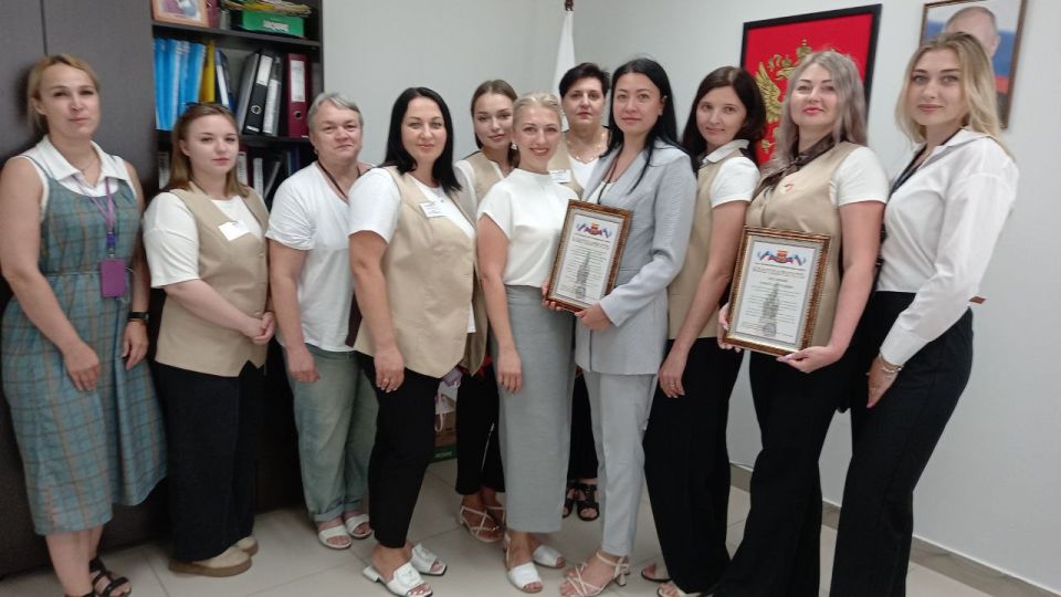 Владимир Шавлай: В канун профессионального праздника сотрудники Краснодонских отделений многофункциональных центров предоставления государственных услуг принимали поздравления и заслуженные благодарности Владимир Шавлай: В канун профессионального праздника сотрудники Краснодонских отделений многофункциональных центров предоставления государственных услуг принимали поздравления и заслуженные благодарности