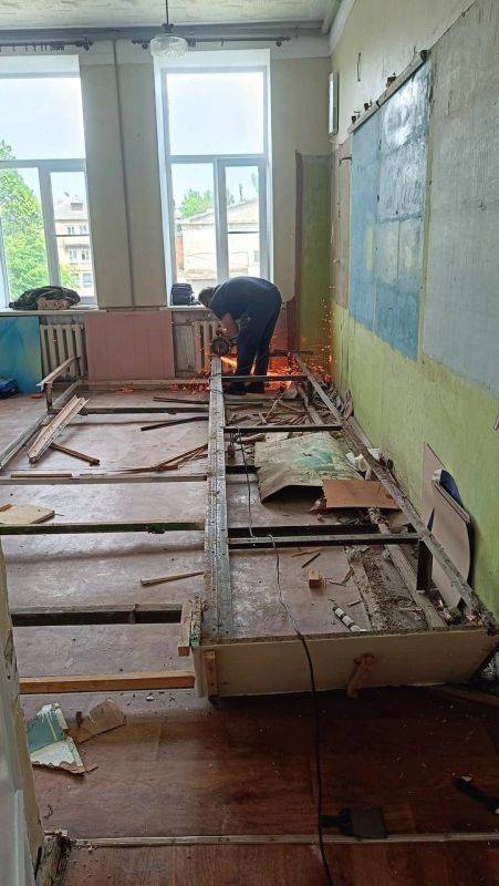 Андрей Рубанцов: Подготовка ровеньковских школ к новому учебному году продолжается Андрей Рубанцов: Подготовка ровеньковских школ к новому учебному году продолжается