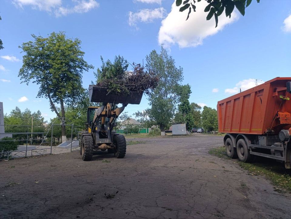 Андрей Рубанцов: Ежедневно в поселках городского округа город Ровеньки кипит работа по благоустройству территорий! Андрей Рубанцов: Ежедневно в поселках городского округа город Ровеньки кипит работа по благоустройству территорий!