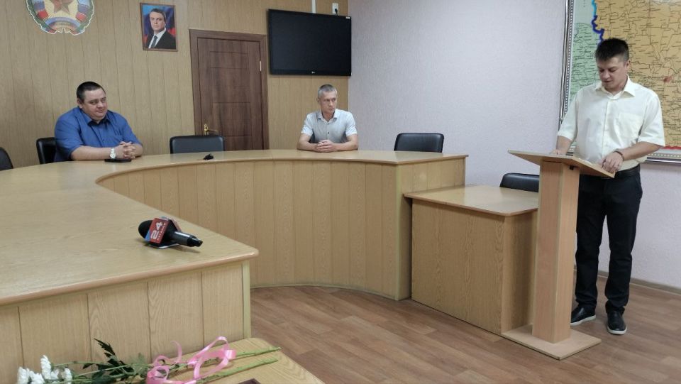Сегодня в Администрации городского округа Ровеньки состоялось торжественное мероприятие, приуроченное к Дню работника многофункционального центра и трехлетию со дня открытия МФЦ в муниципальном образовании Сегодня в Администрации городского округа Ровеньки состоялось торжественное мероприятие, приуроченное к Дню работника многофункционального центра и трехлетию со дня открытия МФЦ в муниципальном образовании