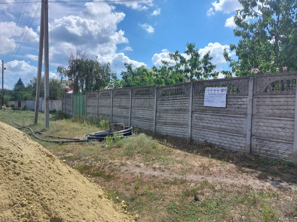 В поселке Металлист проводятся работы по замене водопроводной трубы В поселке Металлист проводятся работы по замене водопроводной трубы