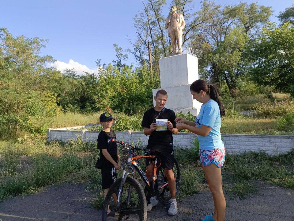"Родительский патруль" ровеньковских школ активно участвует в контроле соблюдения правил дорожного движения несовершеннолетними "Родительский патруль" ровеньковских школ активно участвует в контроле соблюдения правил дорожного движения несовершеннолетними