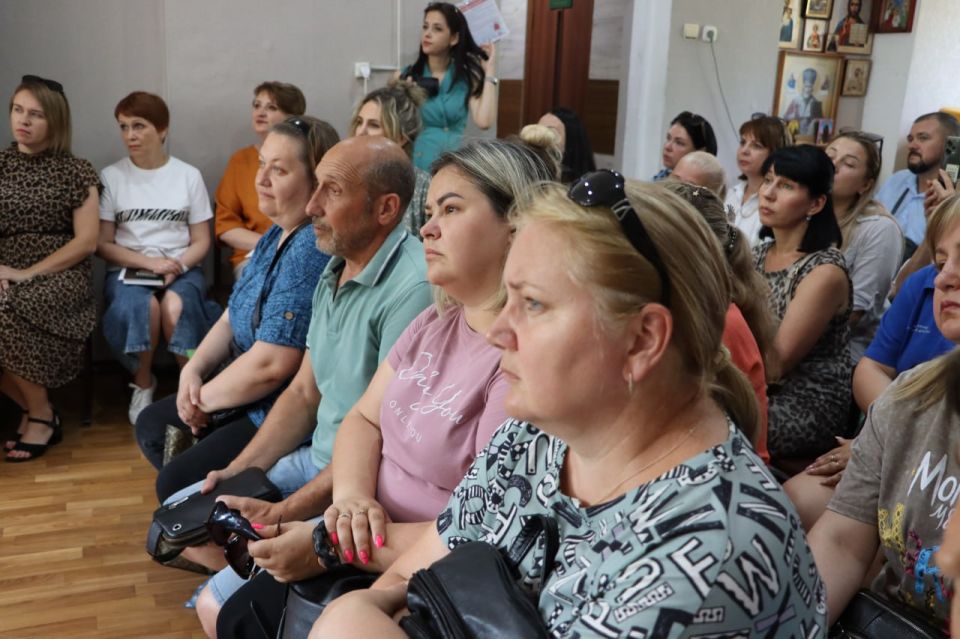 Первый заместитель главы Администрации городского округа Светлана Небесская приняла участие в заседании «Родительской гостиной», которое состоялось в Стахановском отделении Республиканского центра социальной реабилитации... Первый заместитель главы Администрации городского округа Светлана Небесская приняла участие в заседании «Родительской гостиной», которое состоялось в Стахановском отделении Республиканского центра социальной реабилитации...