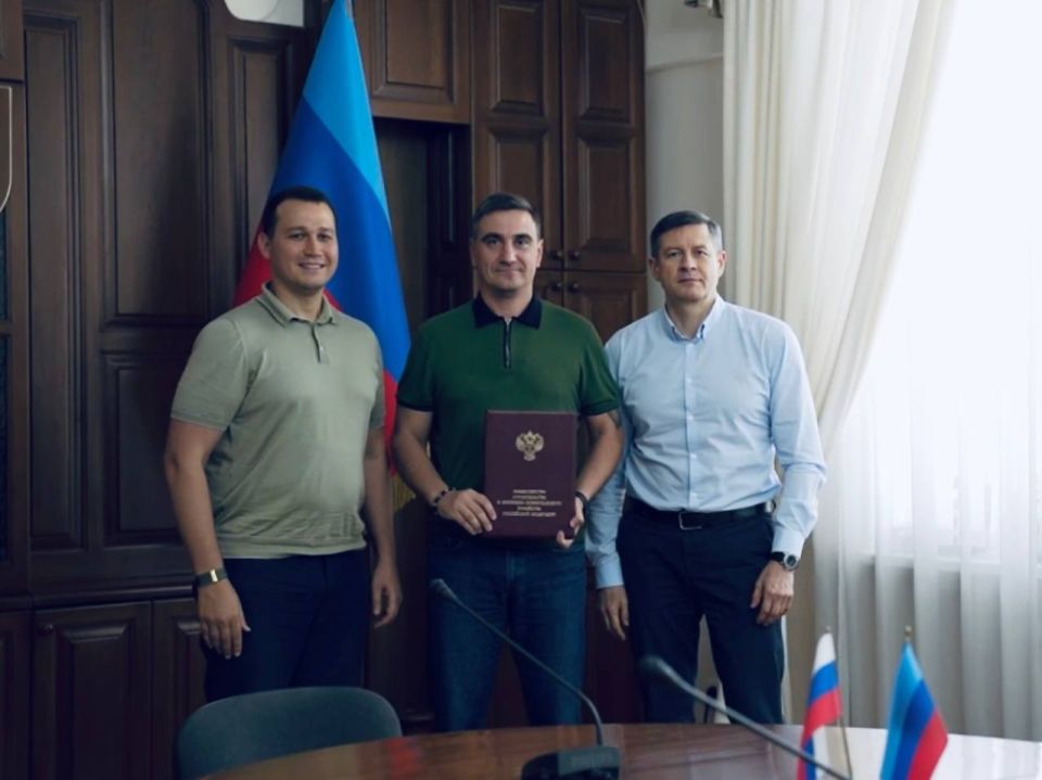 Министр Владислав Варшавский награжден Благодарностью Министерства жилищно-коммунального хозяйства Российской Федерации Министр Владислав Варшавский награжден Благодарностью Министерства жилищно-коммунального хозяйства Российской Федерации