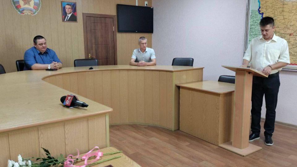 Андрей Рубанцов: Сегодня в Администрации городского округа Ровеньки состоялось торжественное мероприятие, приуроченное к Дню работника многофункционального центра и трехлетию со дня открытия МФЦ в нашем муниципальном... Андрей Рубанцов: Сегодня в Администрации городского округа Ровеньки состоялось торжественное мероприятие, приуроченное к Дню работника многофункционального центра и трехлетию со дня открытия МФЦ в нашем муниципальном...