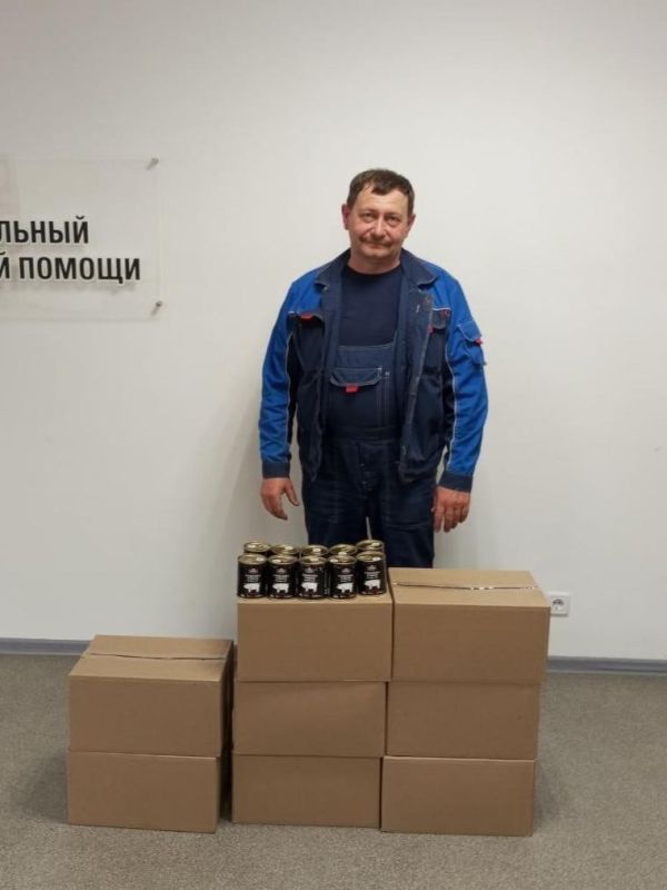 В Омском межнациональном и межконфессиональном центре гуманитарной помощи продолжают собирать грузы для Стаханова и ЛНР В Омском межнациональном и межконфессиональном центре гуманитарной помощи продолжают собирать грузы для Стаханова и ЛНР