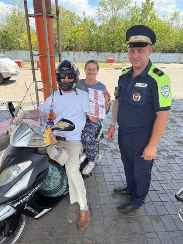 Сотрудники ОГИБДД ОМВД России «Первомайский» провели профилактическую беседу с водителями мотоциклов и мопедов Сотрудники ОГИБДД ОМВД России «Первомайский» провели профилактическую беседу с водителями мотоциклов и мопедов