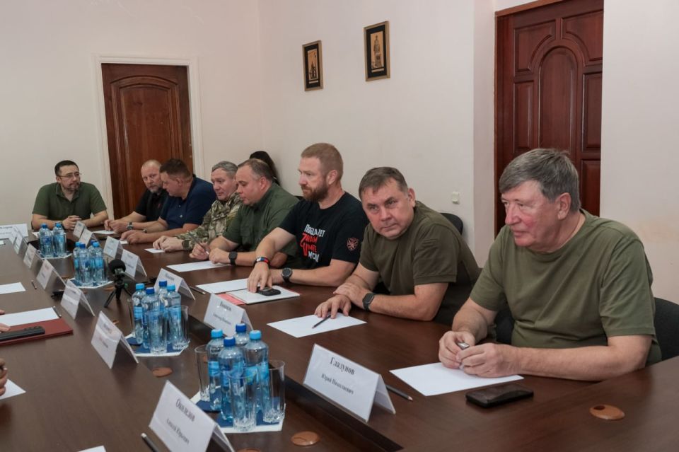 В Народном Совете состоялась встреча с делегацией Законодательного Собрания Санкт-Петербурга В Народном Совете состоялась встреча с делегацией Законодательного Собрания Санкт-Петербурга