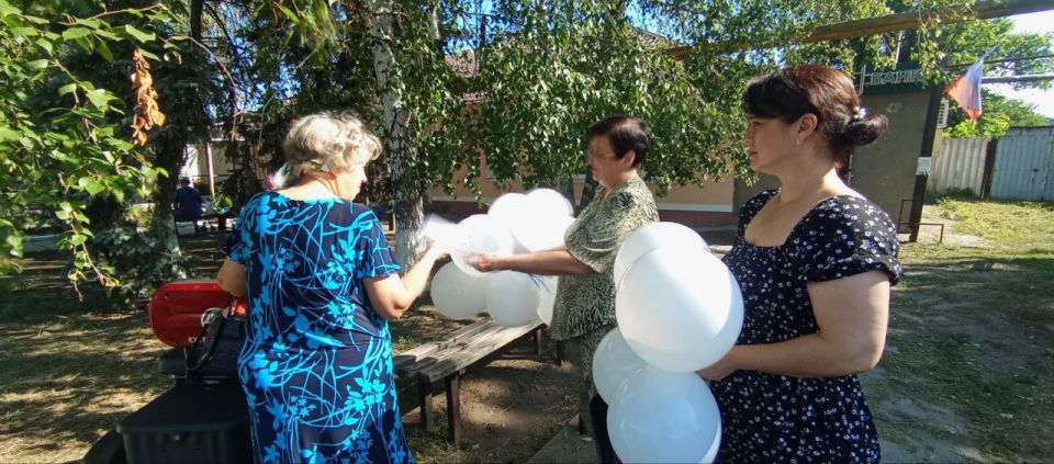 Сегодня, 25 июля, в преддверии памятного дня- Дня памяти детей- жертв войны на Донбассе, который проносится скорбным эхом по всей России 27 июля, работники Петровского Дома культуры совместно с сотрудниками Петровского ОЖО... Сегодня, 25 июля, в преддверии памятного дня- Дня памяти детей- жертв войны на Донбассе, который проносится скорбным эхом по всей России 27 июля, работники Петровского Дома культуры совместно с сотрудниками Петровского ОЖО...