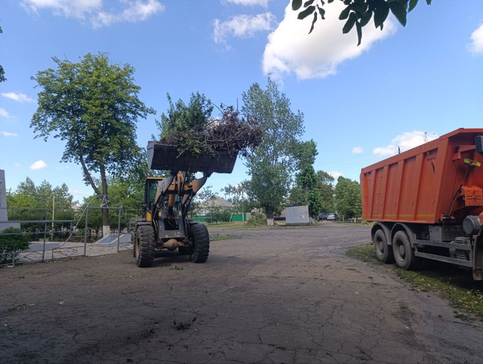 В Ровеньках коммунальные службы трудятся на благо жителей В Ровеньках коммунальные службы трудятся на благо жителей
