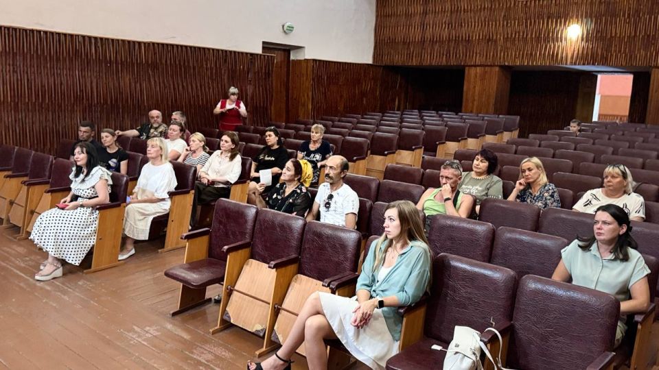 В ДК им. Ленина состоялся сход жителей пгт Дзержинский с представителями МЧС в городе Ровеньки В ДК им. Ленина состоялся сход жителей пгт Дзержинский с представителями МЧС в городе Ровеньки