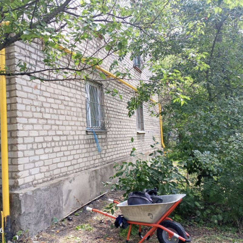 Управляющая компания активно ведёт работы по подготовке к отопительному сезону и текущему ремонту протекающих крыш, но также выполняет и большое количество другой работы Управляющая компания активно ведёт работы по подготовке к отопительному сезону и текущему ремонту протекающих крыш, но также выполняет и большое количество другой работы