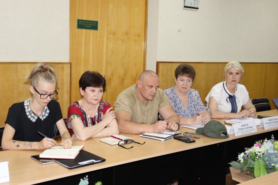 В Администрации Стаханова состоялась очередная встреча с семьями погибших защитников Отечества В Администрации Стаханова состоялась очередная встреча с семьями погибших защитников Отечества