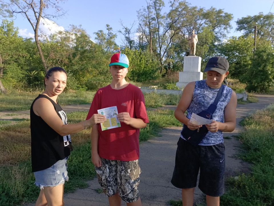"Родительский патруль" ровеньковских школ активно участвует в контроле соблюдения правил дорожного движения несовершеннолетними "Родительский патруль" ровеньковских школ активно участвует в контроле соблюдения правил дорожного движения несовершеннолетними