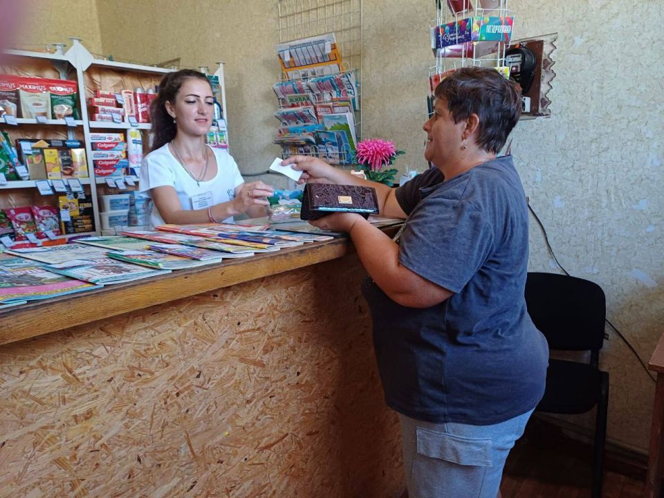Ярмарка в ОПС Челюскинец!. Сегодня, 25 июля 2025 года, в нашем почтовом отделении ОПС Челюскинец Луганского Почтамта прошла потрясающая ярмарка, приуроченная к Дню торговли! Начальник ОПС Елена Морарь, отмеченная наградой в... Ярмарка в ОПС Челюскинец!. Сегодня, 25 июля 2025 года, в нашем почтовом отделении ОПС Челюскинец Луганского Почтамта прошла потрясающая ярмарка, приуроченная к Дню торговли! Начальник ОПС Елена Морарь, отмеченная наградой в...