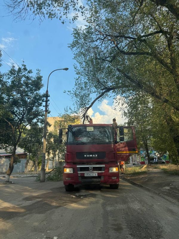 В Луганске продолжается работа по улучшению городской среды В Луганске продолжается работа по улучшению городской среды