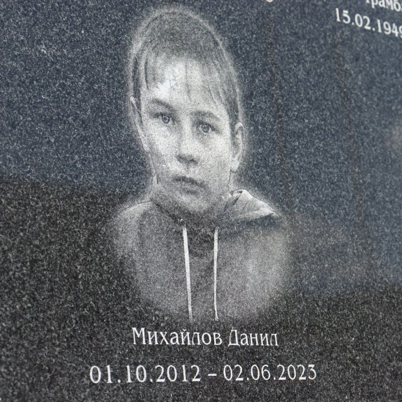 Председатель ТИК Стаханова почтила память детей — жертв войны в Донбассе Председатель ТИК Стаханова почтила память детей — жертв войны в Донбассе