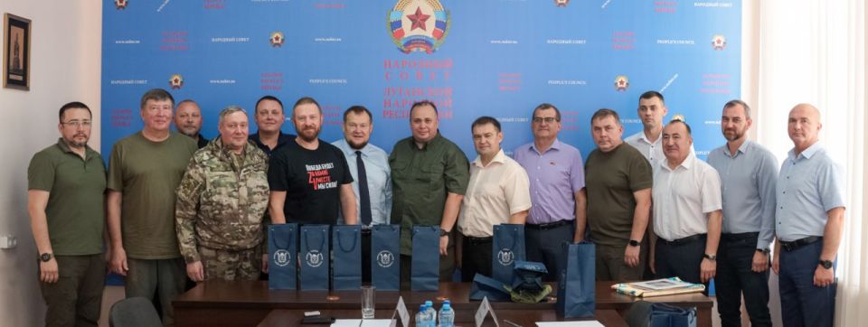 В Народном Совете состоялась встреча с делегацией Законодательного Собрания Санкт-Петербурга В Народном Совете состоялась встреча с делегацией Законодательного Собрания Санкт-Петербурга