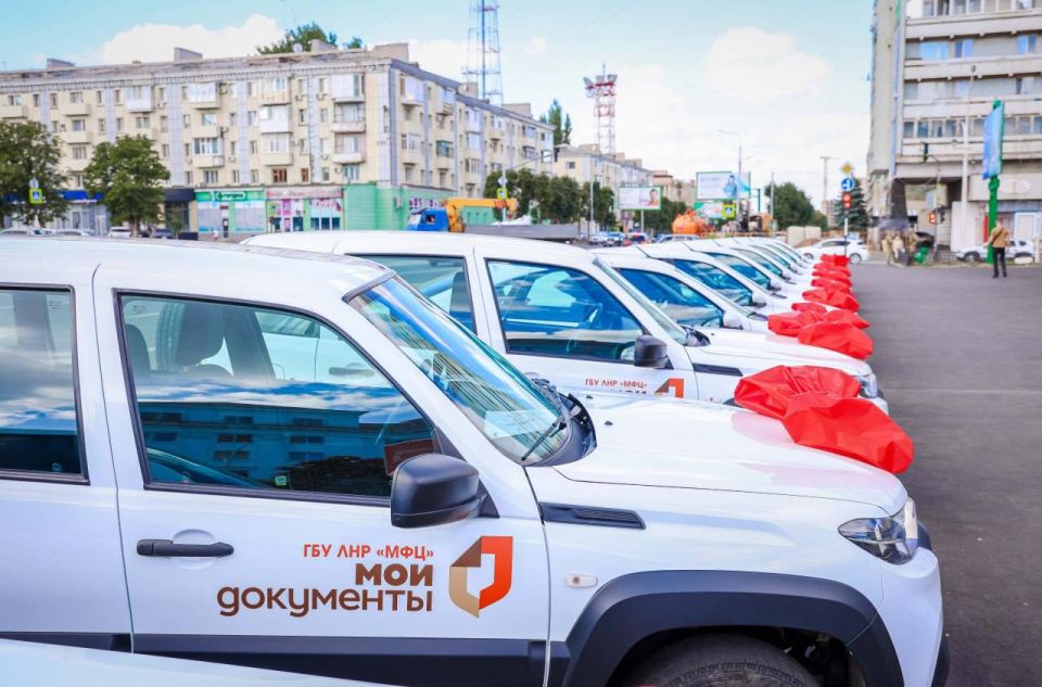 Сотрудники МФЦ ЛНР в свой профессиональный праздник получили новый автотранспорт для выездного обслуживания граждан Сотрудники МФЦ ЛНР в свой профессиональный праздник получили новый автотранспорт для выездного обслуживания граждан