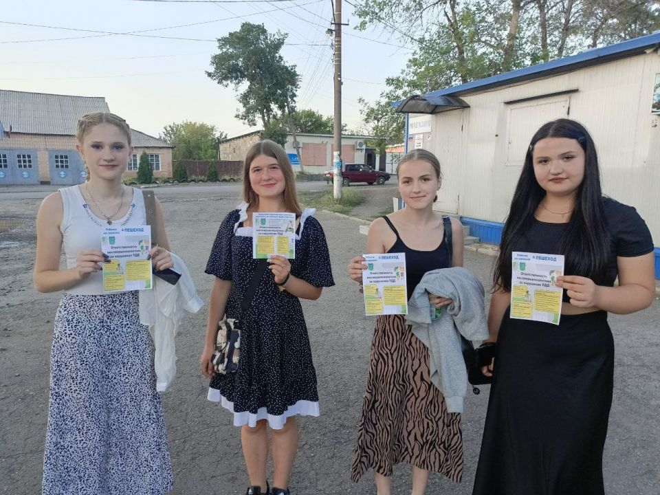 "Родительский патруль" ровеньковских школ активно участвует в контроле соблюдения правил дорожного движения несовершеннолетними "Родительский патруль" ровеньковских школ активно участвует в контроле соблюдения правил дорожного движения несовершеннолетними
