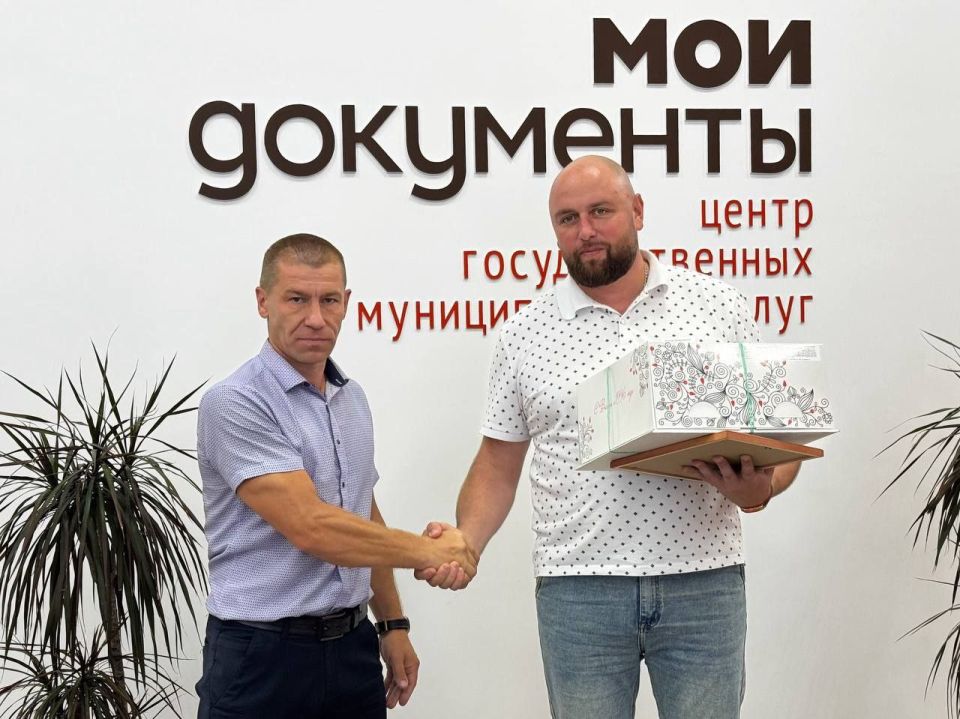 Сергей Колягин: Накануне профессионального праздника посетил трудовой коллектив отделения МФЦ города Первомайска Сергей Колягин: Накануне профессионального праздника посетил трудовой коллектив отделения МФЦ города Первомайска