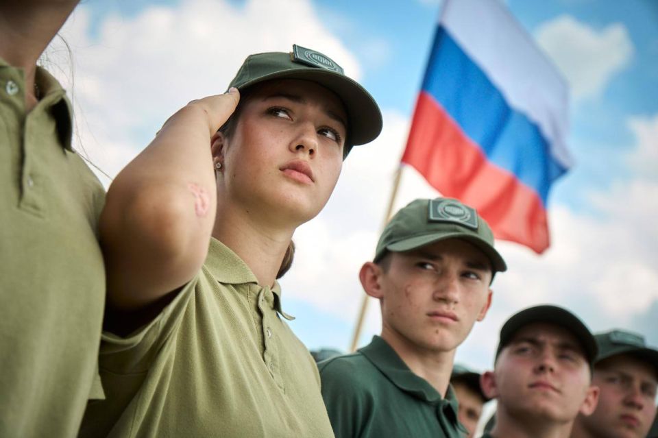 Более 3 тысяч курсантов Центра «ВОИН» прошли межрегиональные смены «Время юных героев» в Волгоградской области Более 3 тысяч курсантов Центра «ВОИН» прошли межрегиональные смены «Время юных героев» в Волгоградской области