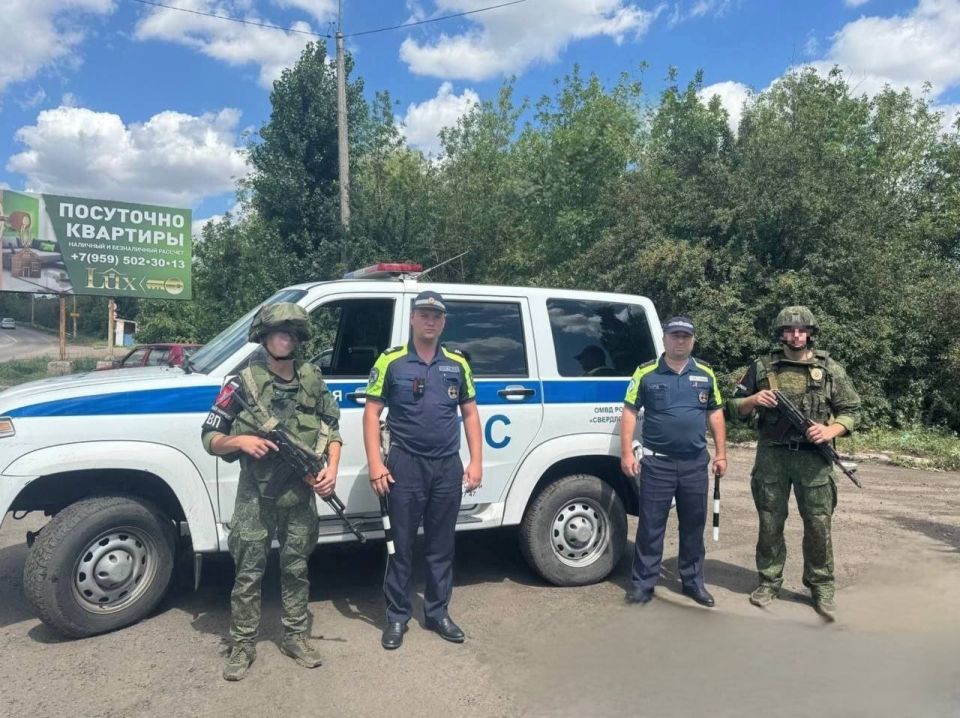 Сотрудники ОГИБДД ОМВД России «Свердловский» совместно с сотрудниками военной автоинспекции провели рейд, направленный на профилактику правонарушений Правил дорожного движения