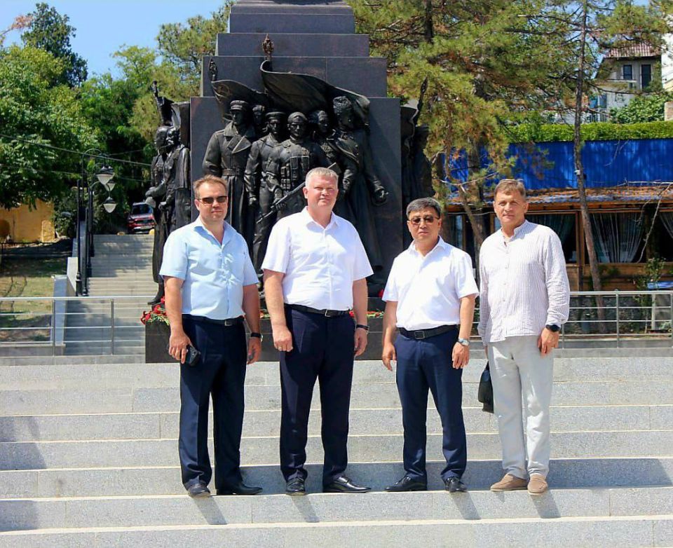 Роман Лысенко: Городу-побратиму Феодосии 2554 года Роман Лысенко: Городу-побратиму Феодосии 2554 года