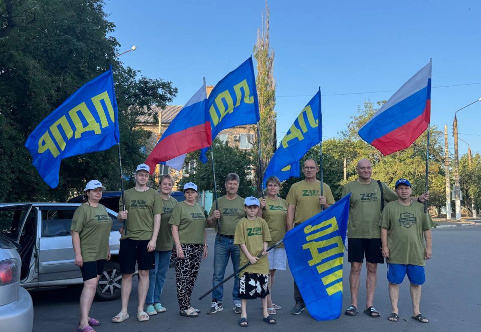 В день памяти погибших детей Донбасса актив Стахановского отделения ЛДПР принял участие в благотворительном автопробеге В день памяти погибших детей Донбасса актив Стахановского отделения ЛДПР принял участие в благотворительном автопробеге