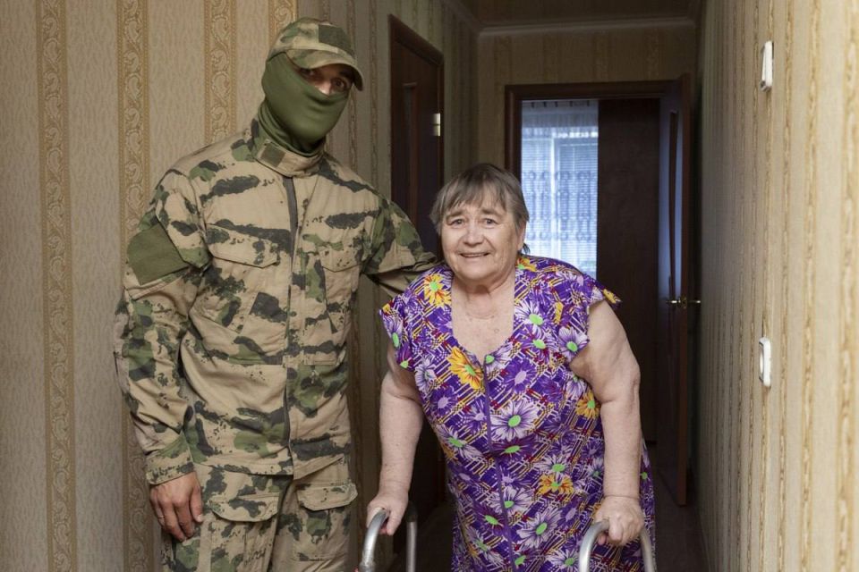Росгвардейцы оказали адресную помощь ветеранам Великой Отечественной войны, проживающим в пригороде Луганска - ведомство Росгвардейцы оказали адресную помощь ветеранам Великой Отечественной войны, проживающим в пригороде Луганска - ведомство