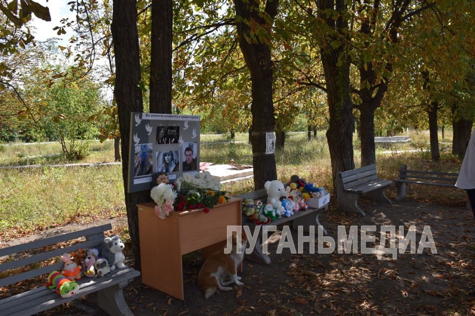 В День памяти детей-жертв войны в Донбассе по инициативе активистов Первомайского местного отделения ВПП «Единая Россия» и отдела жизнеобеспечения г. Золотое, пос. Молодежное и с. Катериновка в городе Золотое состоялся... В День памяти детей-жертв войны в Донбассе по инициативе активистов Первомайского местного отделения ВПП «Единая Россия» и отдела жизнеобеспечения г. Золотое, пос. Молодежное и с. Катериновка в городе Золотое состоялся...