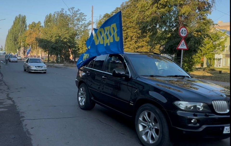 В день памяти погибших детей Донбасса актив Стахановского отделения ЛДПР принял участие в благотворительном автопробеге В день памяти погибших детей Донбасса актив Стахановского отделения ЛДПР принял участие в благотворительном автопробеге
