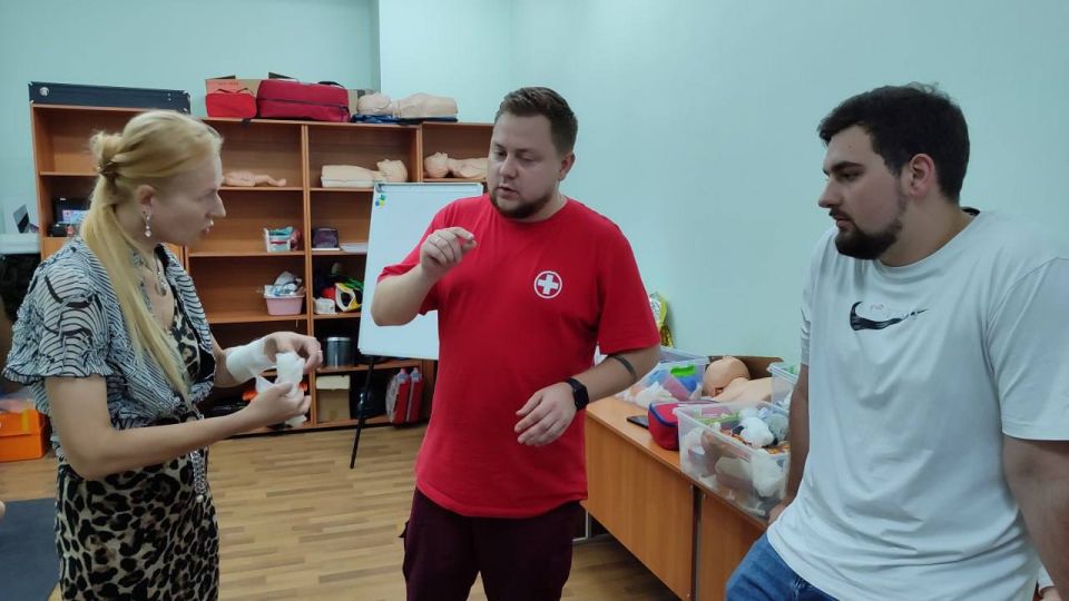 Важные навыки для каждого: в Луганске прошли курсы первой помощи Важные навыки для каждого: в Луганске прошли курсы первой помощи