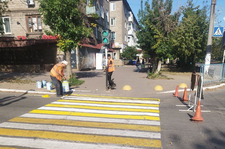 Коммунальные службы проводят работы на территории города Коммунальные службы проводят работы на территории города