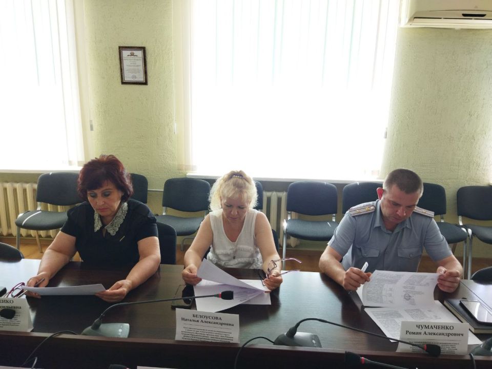 Сегодня в Администрации городского округа город Ровеньки состоялось заседание городской комиссии по делам несовершеннолетних и защите их прав Сегодня в Администрации городского округа город Ровеньки состоялось заседание городской комиссии по делам несовершеннолетних и защите их прав