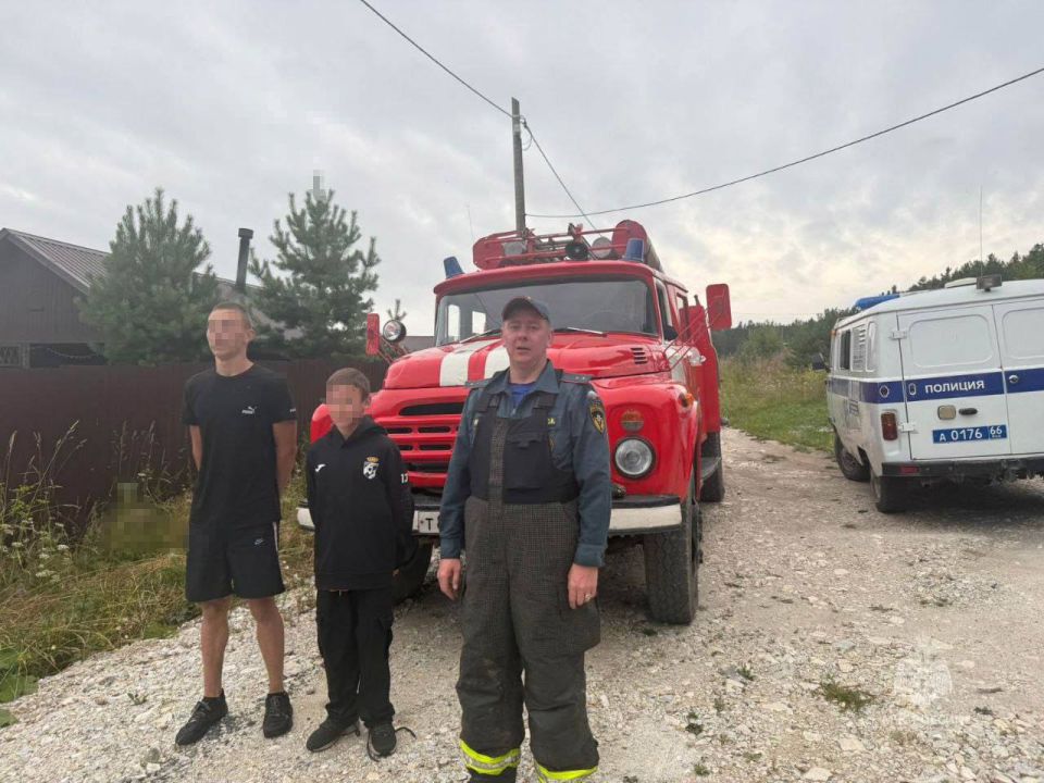 Сигнал спасения: пожарный автомобиль помог найти выход из леса