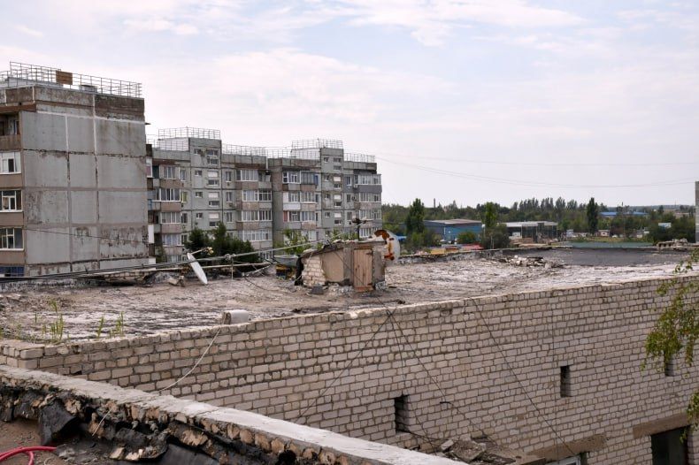 Красноярский край приступил к ремонту очередной кровли в кв. 60 лет СССР Красноярский край приступил к ремонту очередной кровли в кв. 60 лет СССР