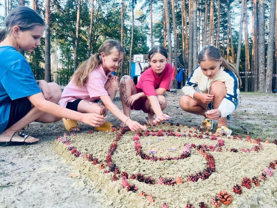 Новоайдарцы и тамбовчане почтили память детей – жертв войны в Донбассе Новоайдарцы и тамбовчане почтили память детей – жертв войны в Донбассе