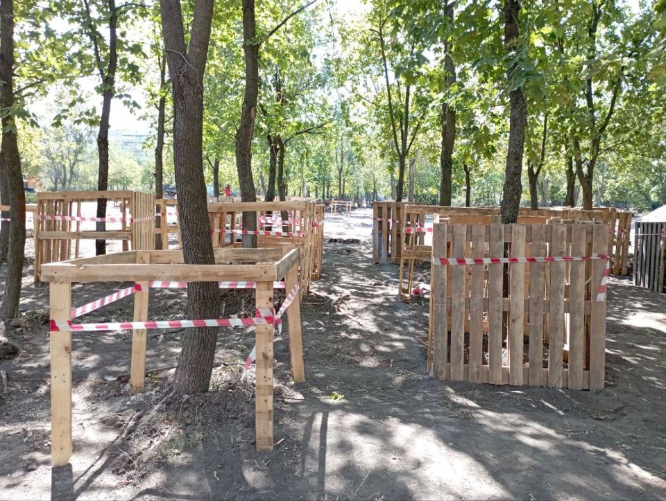 Демонтаж в парке «Дружба» завершён на 90% Демонтаж в парке «Дружба» завершён на 90%
