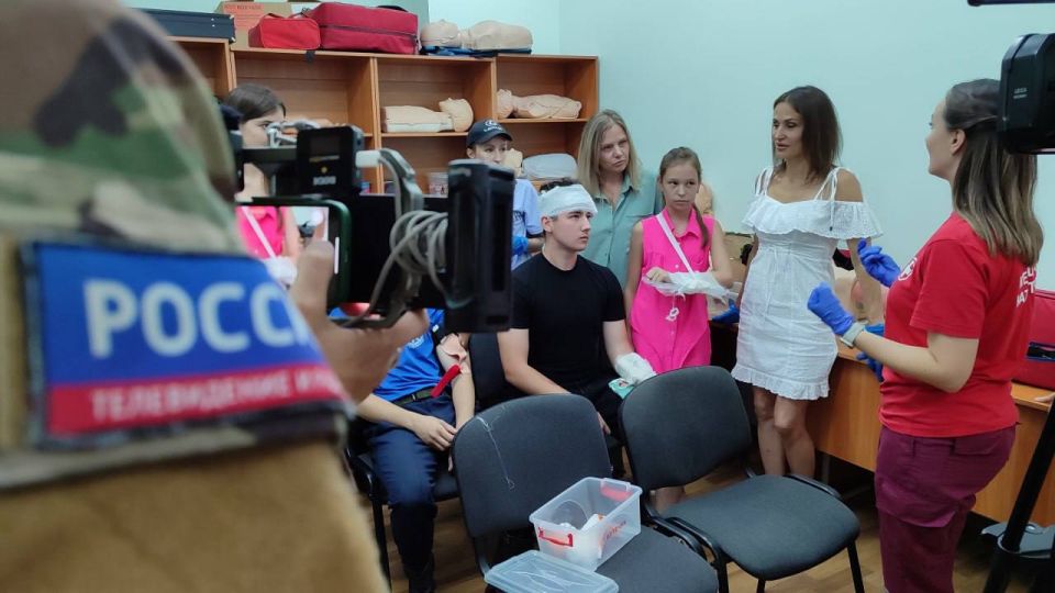 Важные навыки для каждого: в Луганске прошли курсы первой помощи Важные навыки для каждого: в Луганске прошли курсы первой помощи