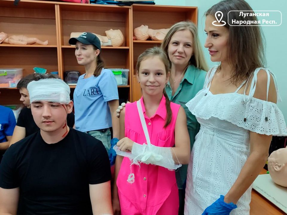 Инструкторы Луганского центра медицины катастроф прочитали трехдневный курс для жителей региона Инструкторы Луганского центра медицины катастроф прочитали трехдневный курс для жителей региона